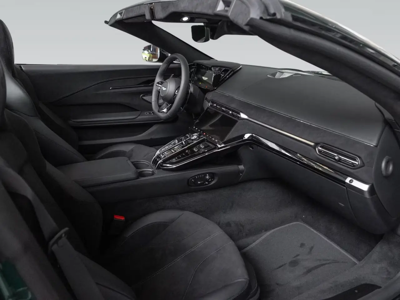 Aston Martin Vantage V8 Spider 2026, exterior — St. Tropez Luxury Car, Saint-Tropez. Aston Martin Vantage V8 Spider in Saint-Tropez The 2026 Aston Martin Vantage V8 Spider is…