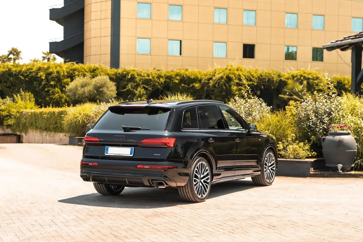 Audi Q7 50 TDI S-Line Edition 2025, dashboard — St. Tropez Luxury Car, Saint-Tropez. Audi Q7 50 TDI S-Line Edition in Saint-Tropez The Audi Q7 50 TDI S-Line Edition is…