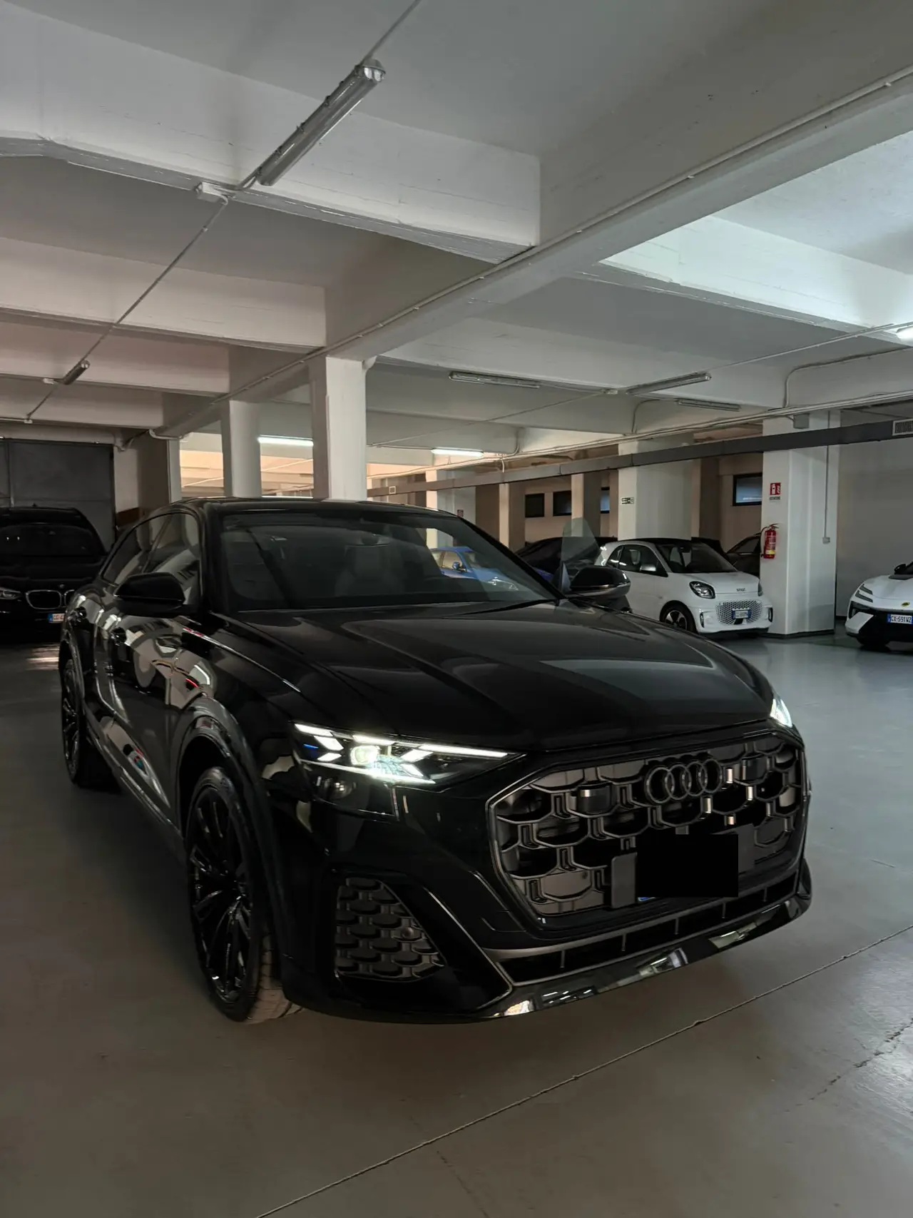 Audi Q8 2025, front view — St. Tropez Luxury Car, Saint-Tropez. Audi Q8 in Saint-Tropez The Audi Q8 2025 is available to rent in Saint-Tropez as a 2025…