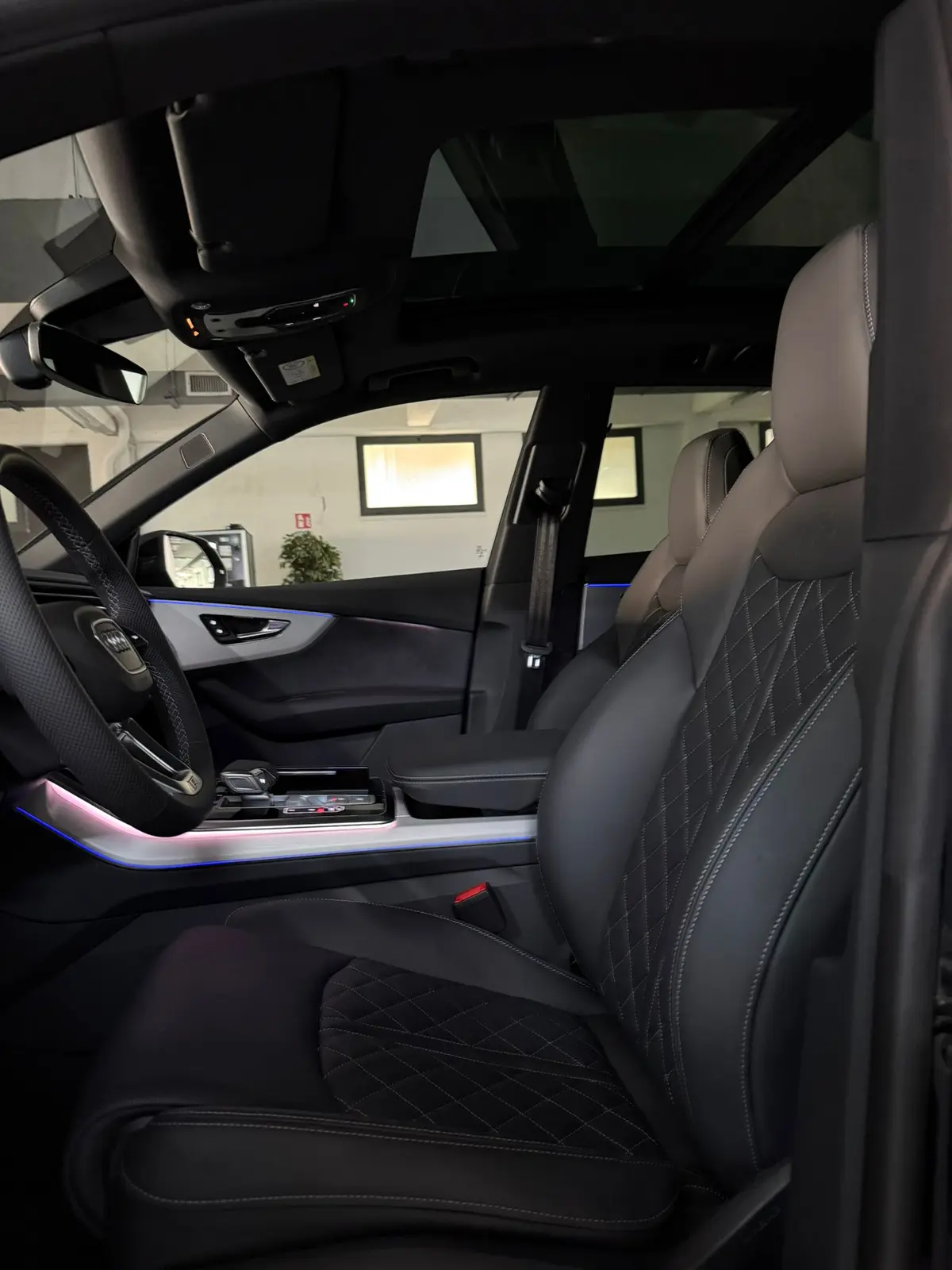 Audi Q8 2025, rear view — St. Tropez Luxury Car, Saint-Tropez. Audi Q8 in Saint-Tropez The Audi Q8 2025 is available to rent in Saint-Tropez as a 2025…