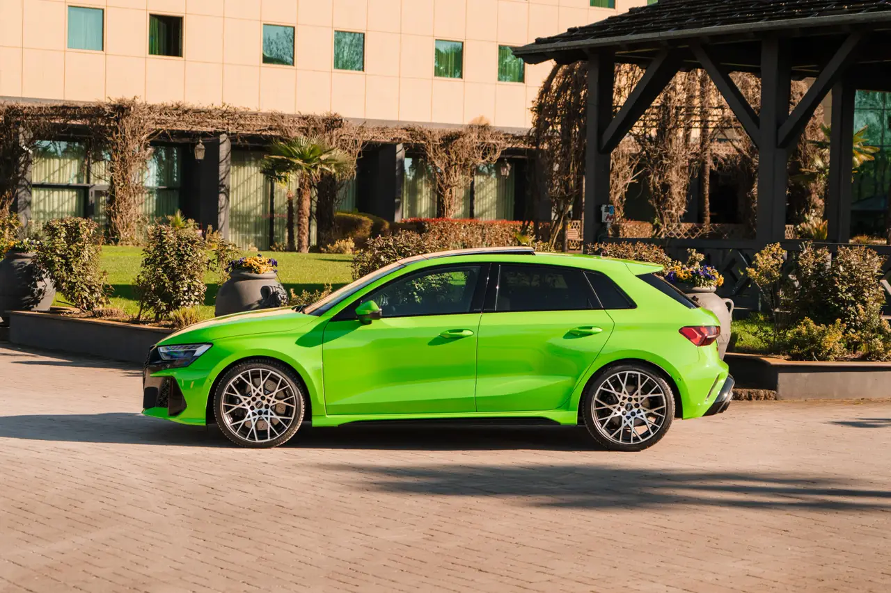 Audi RS3 Restyling 2025, front view — St. Tropez Luxury Car, Saint-Tropez. Audi RS3 Restyling à Saint-Tropez The Audi RS3 Restyling 2025 is available to rent in…