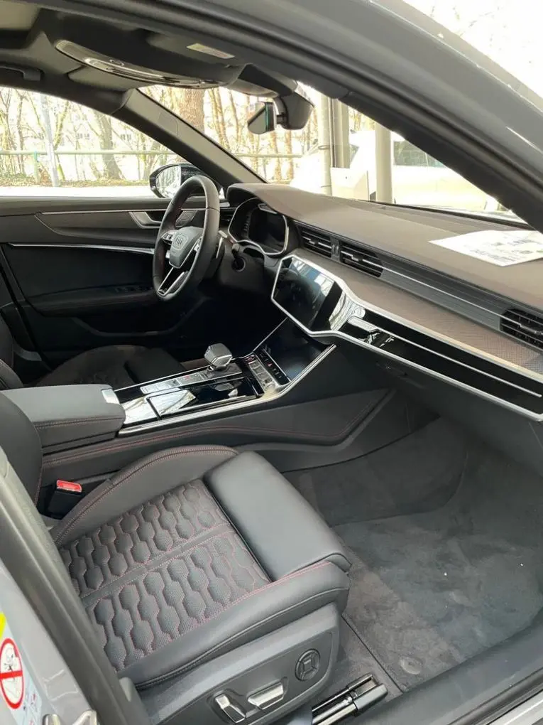 Audi RS6 Dynamic 2023, rear view — St. Tropez Luxury Car, Saint-Tropez. Audi RS6 Dynamic in Saint-Tropez The Audi RS6 Dynamic, a 2023 sport model, is available…