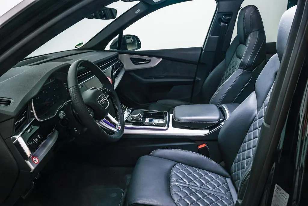 Audi SQ7 2025, dashboard — St. Tropez Luxury Car, Saint-Tropez. Audi SQ7 in Saint-Tropez The Audi SQ7 2025 is available for rental in Saint-Tropez,…