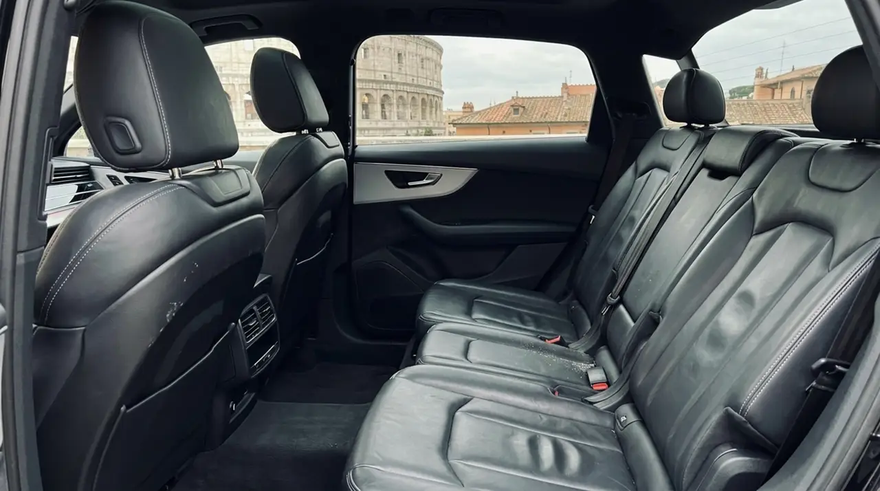 Audi SQ7 7seater 2023, interior — St. Tropez Luxury Car, Saint-Tropez. Audi SQ7 7seater in Saint-Tropez The Audi SQ7 7seater is available to rent in…