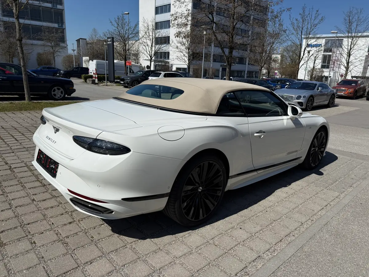 Bentley Continental GTC Speed 2025, exterior — St. Tropez Luxury Car, Saint-Tropez. Bentley Continental GTC Speed in Saint-Tropez The Bentley Continental GTC Speed 2025 is…