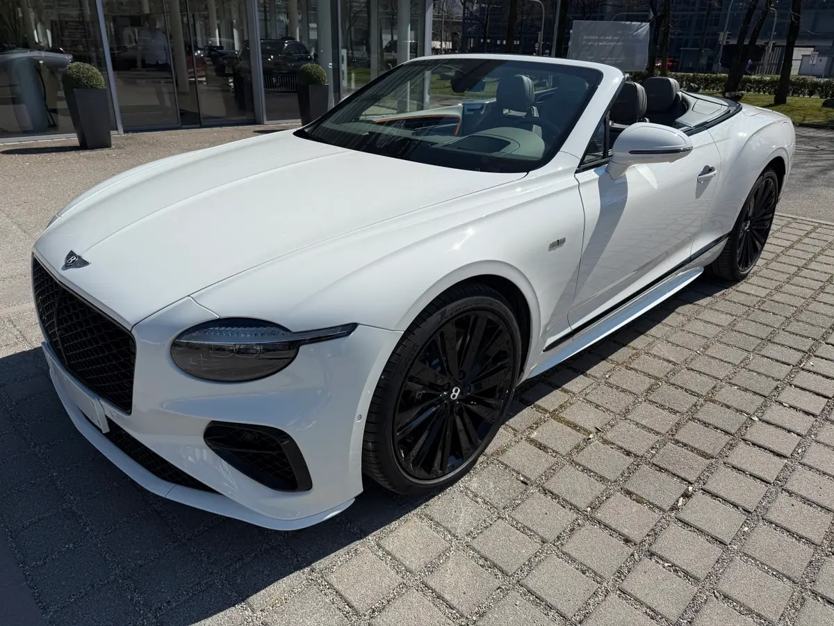 Bentley Continental GTC Speed 2025, dashboard — St. Tropez Luxury Car, Saint-Tropez. Bentley Continental GTC Speed in Saint-Tropez The Bentley Continental GTC Speed 2025 is…