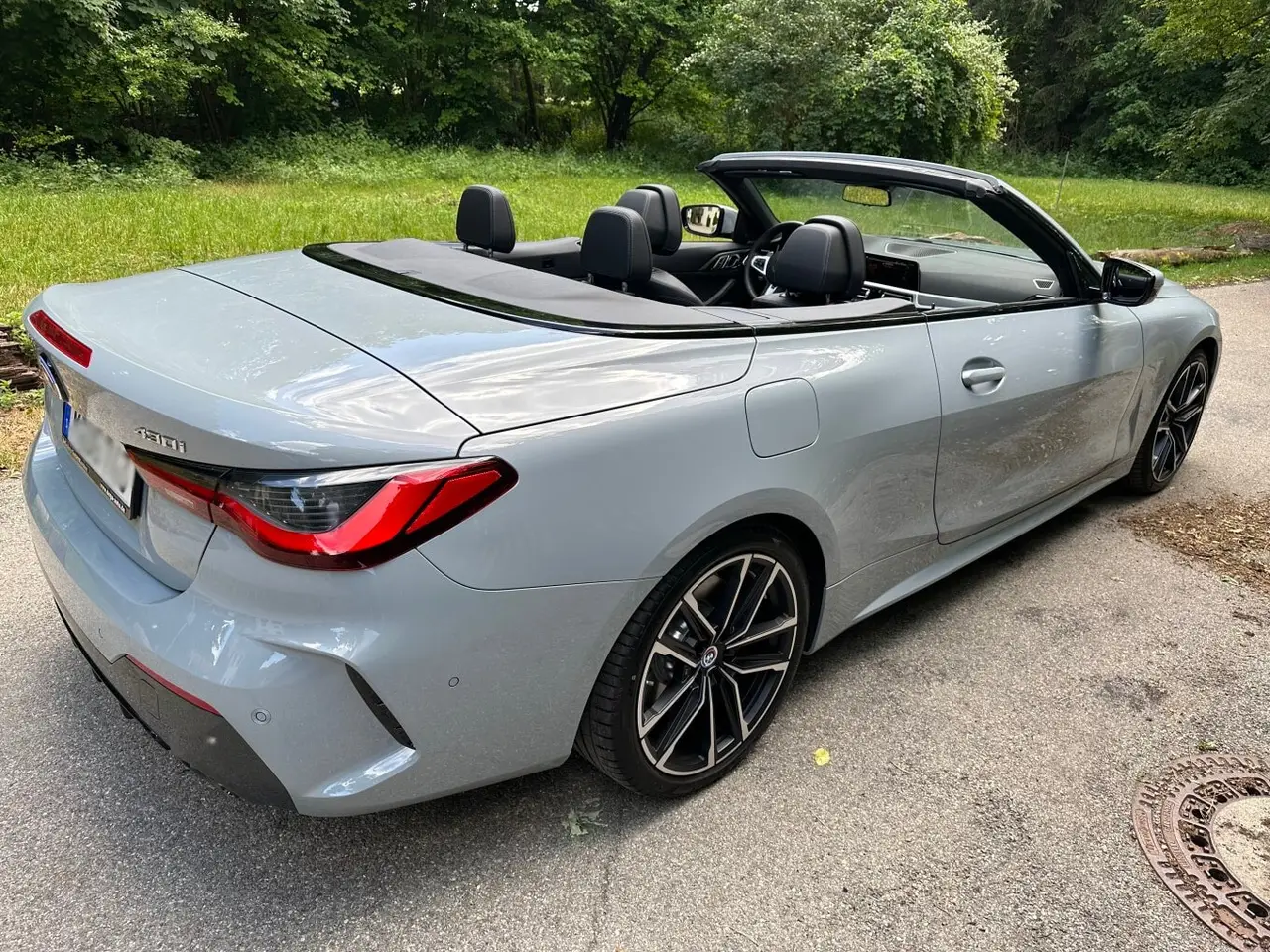 BMW 430i Cabrio 2023, exterior — St. Tropez Luxury Car, Saint-Tropez. BMW 430i Cabrio in Saint-Tropez The BMW 430i Cabrio 2023 is available to rent in…