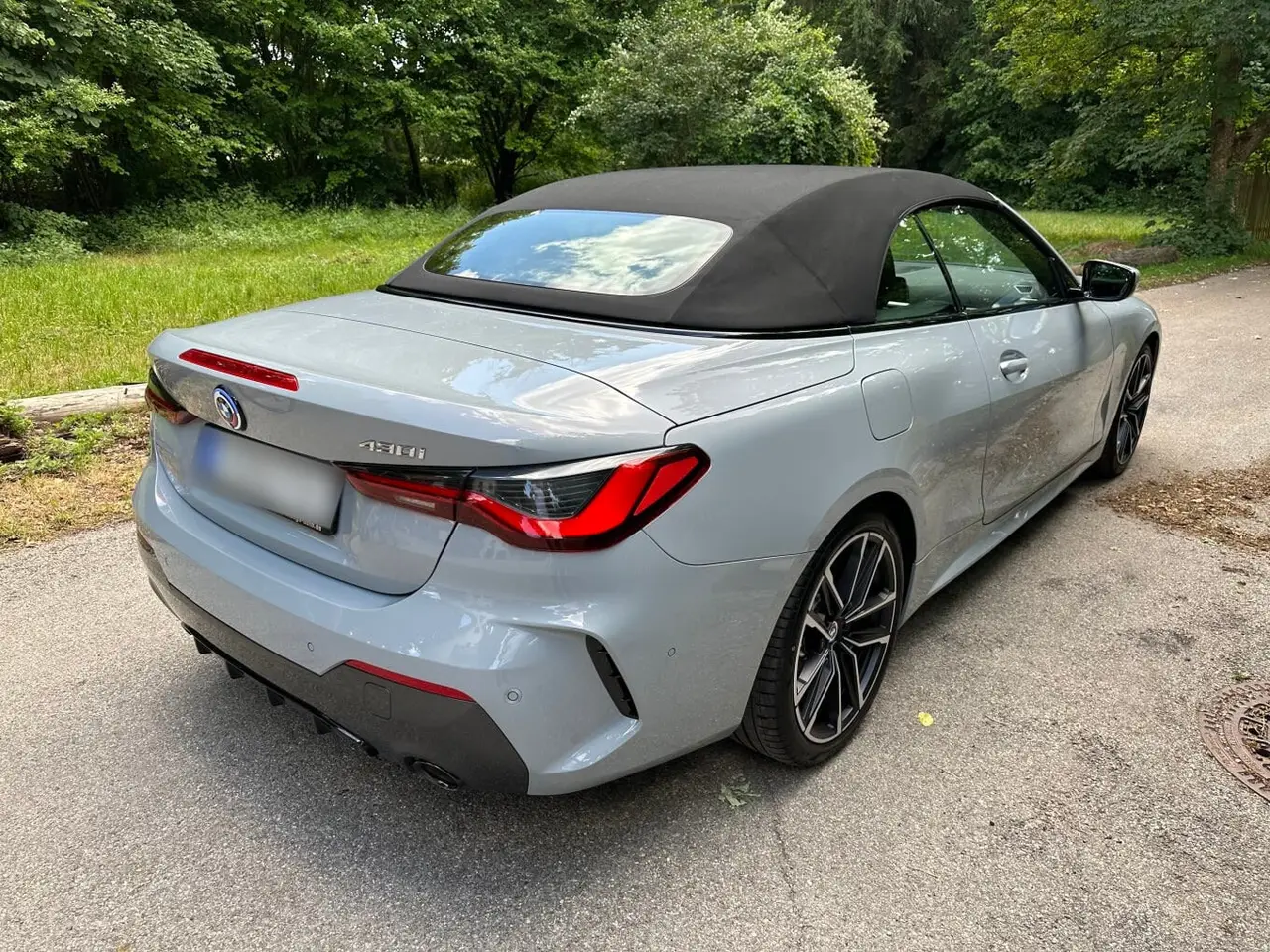 BMW 430i Cabrio 2023, front view — St. Tropez Luxury Car, Saint-Tropez. BMW 430i Cabrio in Saint-Tropez The BMW 430i Cabrio 2023 is available to rent in…