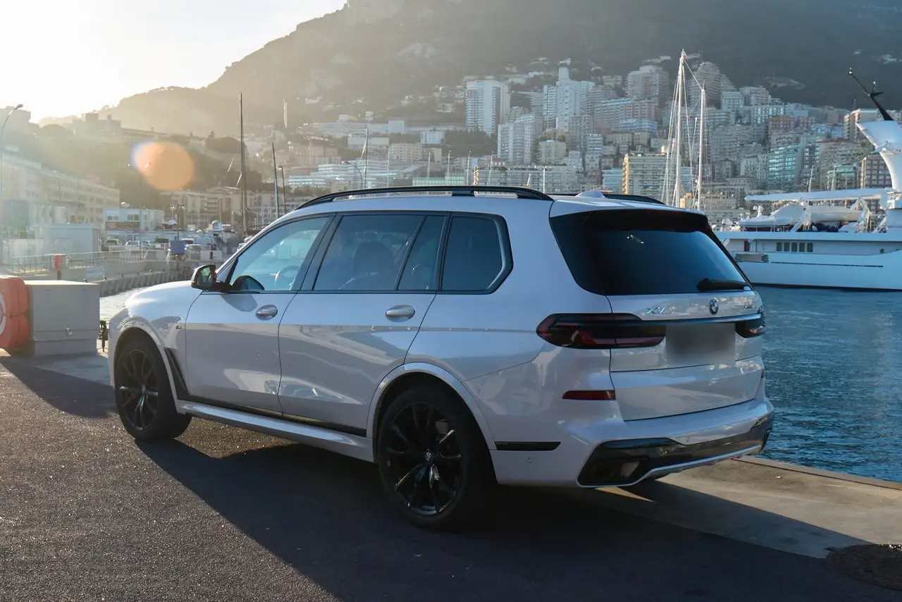 BMW X7 40d M 2024, front view — St. Tropez Luxury Car, Saint-Tropez. BMW X7 40d M in Saint-Tropez The BMW X7 40d M, model year 2024, is available to rent in…