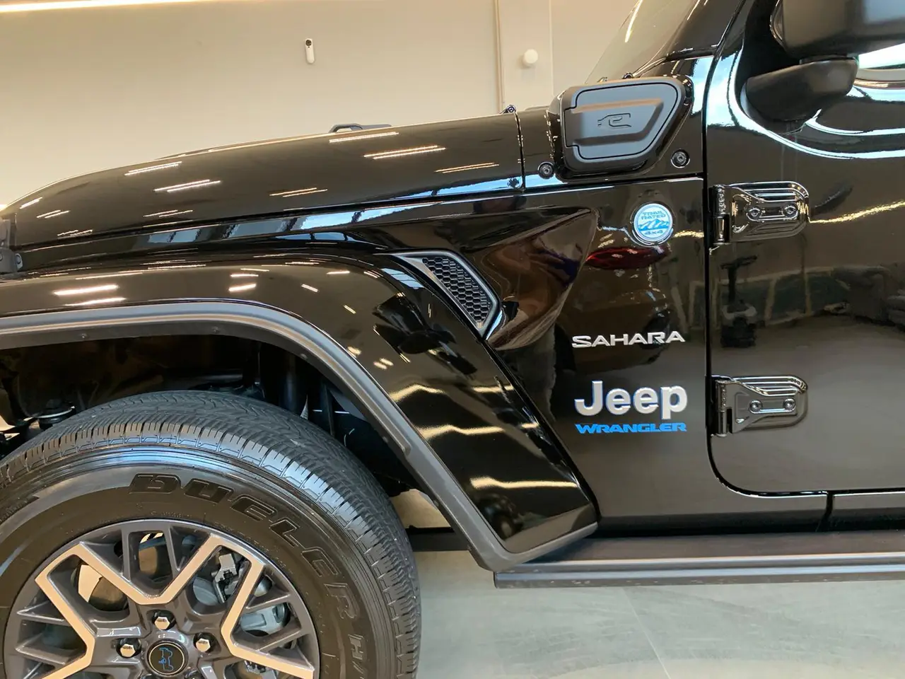 Jeep Wrangler 2025, rear view — St. Tropez Luxury Car, Saint-Tropez. Jeep Wrangler in Saint-Tropez The Jeep Wrangler 2025 is offered for rental in…