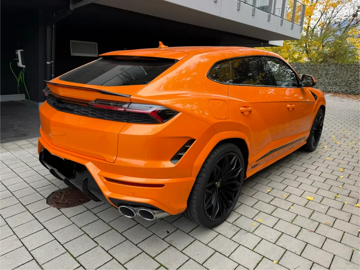 Lamborghini URUS SE 2025, front view — St. Tropez Luxury Car, Saint-Tropez. Lamborghini URUS SE in Saint-Tropez The Lamborghini URUS SE 2025 is available for rental…