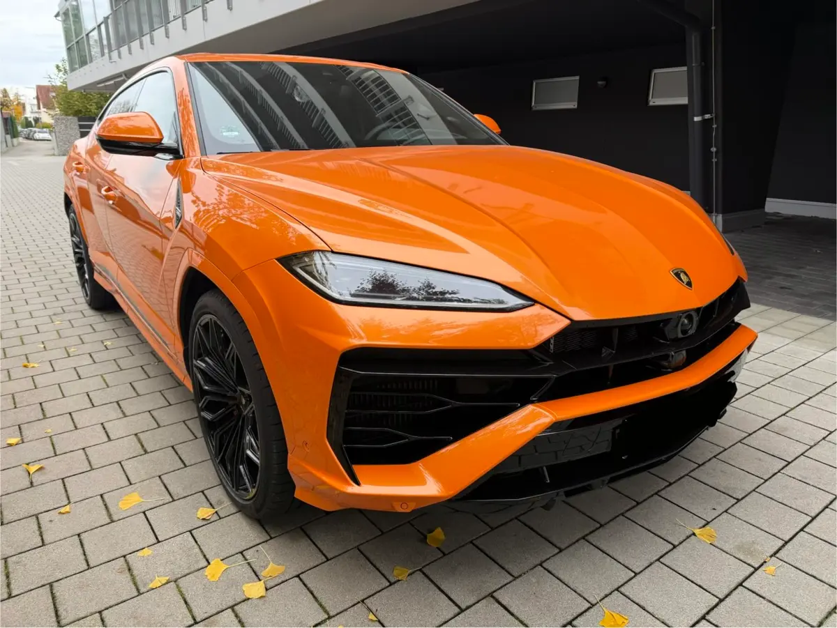 Lamborghini URUS SE 2025, rear view — St. Tropez Luxury Car, Saint-Tropez. Lamborghini URUS SE in Saint-Tropez The Lamborghini URUS SE 2025 is available for rental…