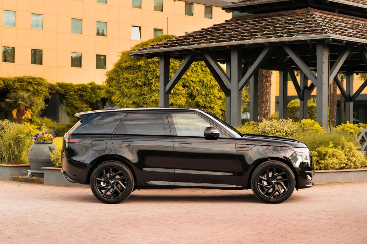 Land Rover Range Rover Sport Dynamic SE 2025, exterior — St. Tropez Luxury Car, Saint-Tropez. Land Rover Range Rover Sport Dynamic SE in Saint-Tropez The Land Rover Range Rover Sport…