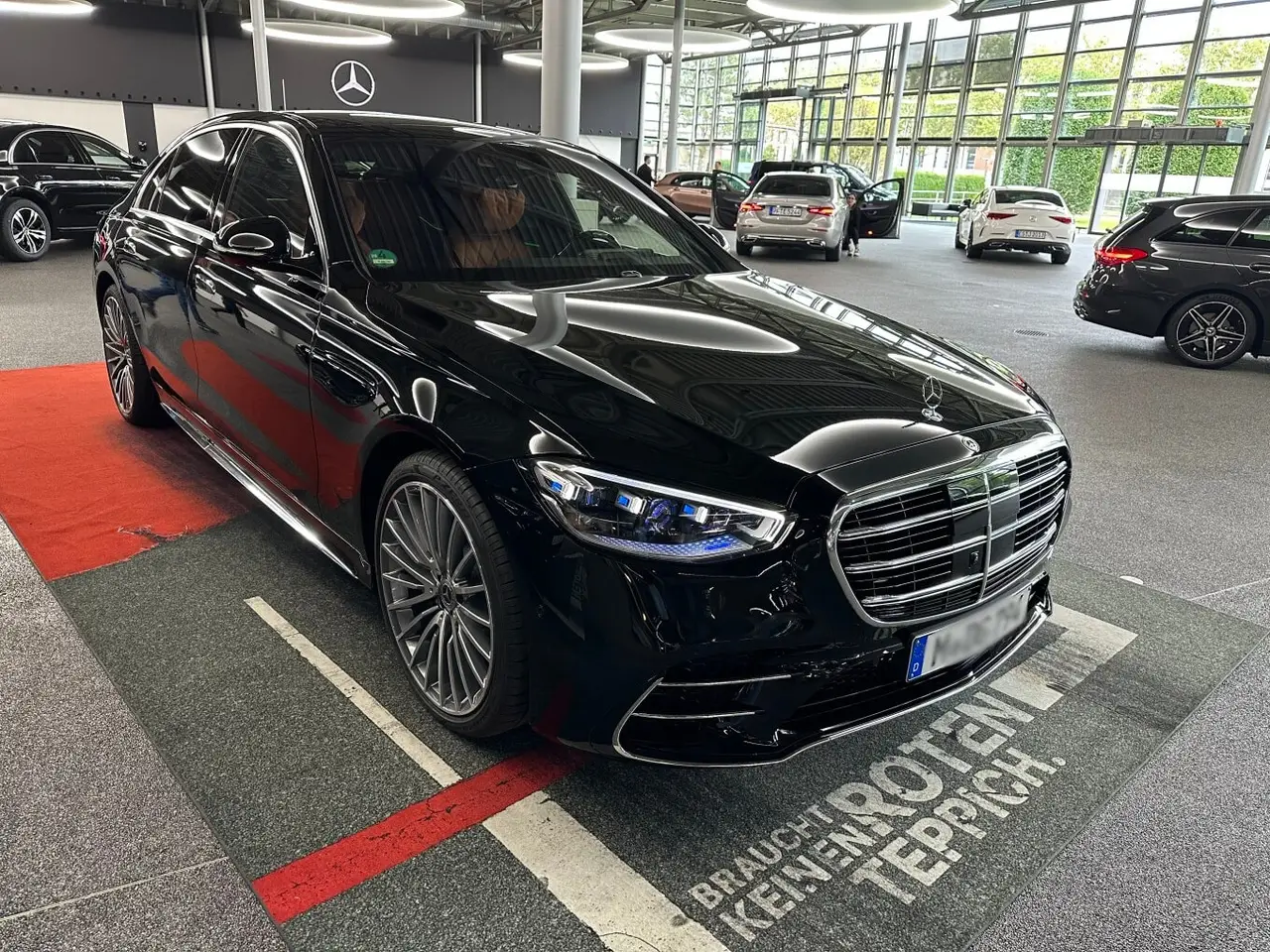 Mercedes Benz S-klasse S400 Long 4-Matic 2023, front view — St. Tropez Luxury Car, Saint-Tropez. Mercedes Benz S-klasse S400 Long 4-Matic in Saint-Tropez The 2023 Mercedes Benz S-klasse…