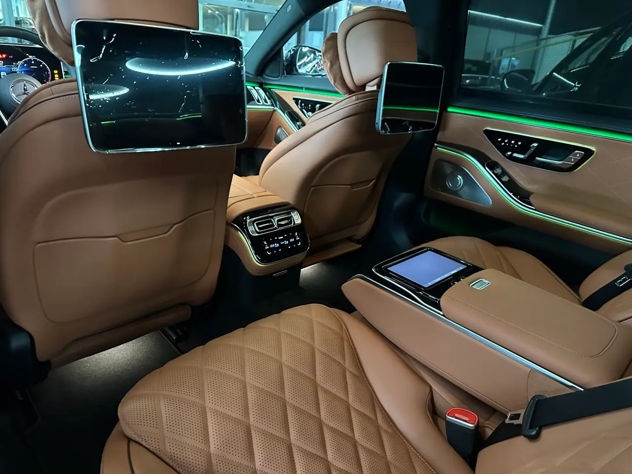 Mercedes Benz S-klasse S400 Long 4-Matic 2023, interior — St. Tropez Luxury Car, Saint-Tropez. Mercedes Benz S-klasse S400 Long 4-Matic in Saint-Tropez The 2023 Mercedes Benz S-klasse…