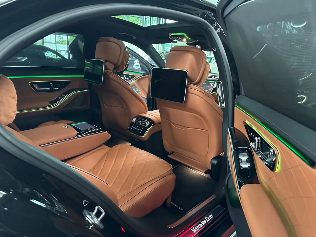 Mercedes Benz S-klasse S400 Long 4-Matic 2023, dashboard — St. Tropez Luxury Car, Saint-Tropez. Mercedes Benz S-klasse S400 Long 4-Matic in Saint-Tropez The 2023 Mercedes Benz S-klasse…