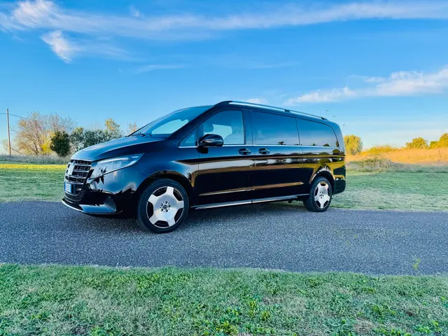 Mercedes Benz V300 4x4 XL Exclusive 7 seats 2025 — St. Tropez Luxury Car, Saint-Tropez