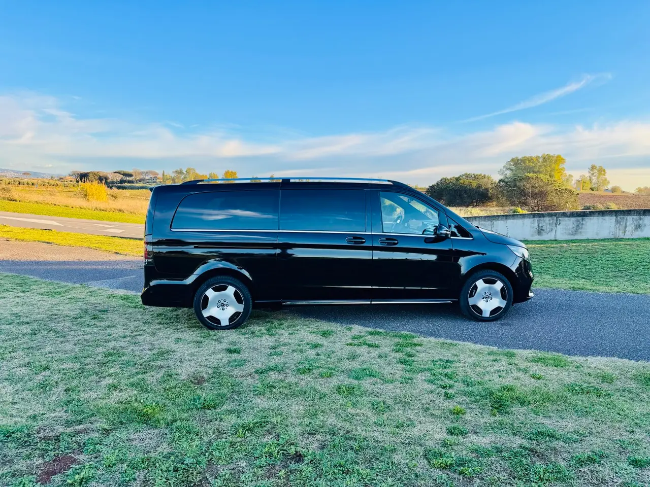 Mercedes Benz V300 4x4 XL Exclusive 7 seats 2025, front view — St. Tropez Luxury Car, Saint-Tropez. Mercedes Benz V300 4x4 XL Exclusive 7 seats in Saint-Tropez The Mercedes Benz V300 4x4 XL…