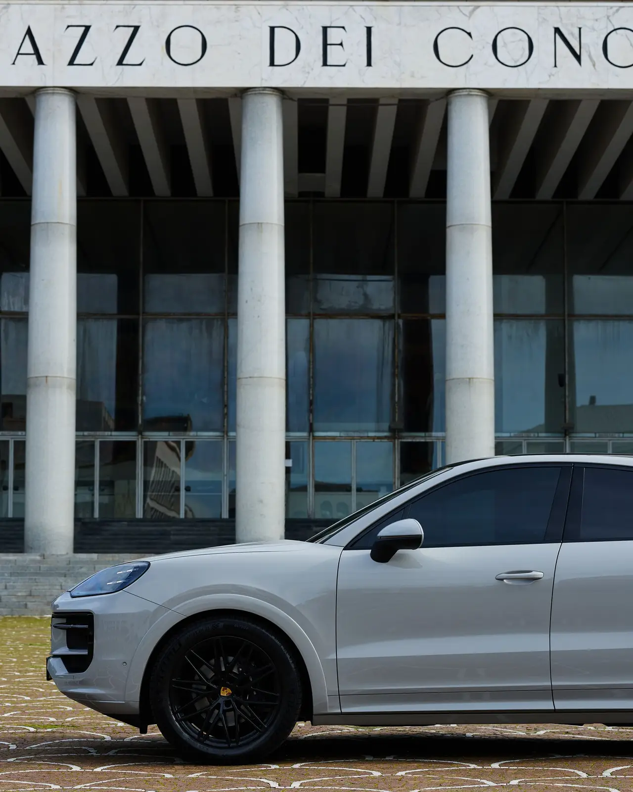 Porsche Cayenne 2025, front view — St. Tropez Luxury Car, Saint-Tropez. Porsche Cayenne in Saint-Tropez The Porsche Cayenne is available for rental in…