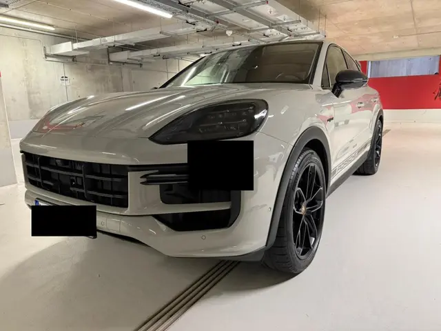 Porsche Cayenne Turbo E-Hybrid Coupé GT 2026 — St. Tropez Luxury Car, Saint-Tropez