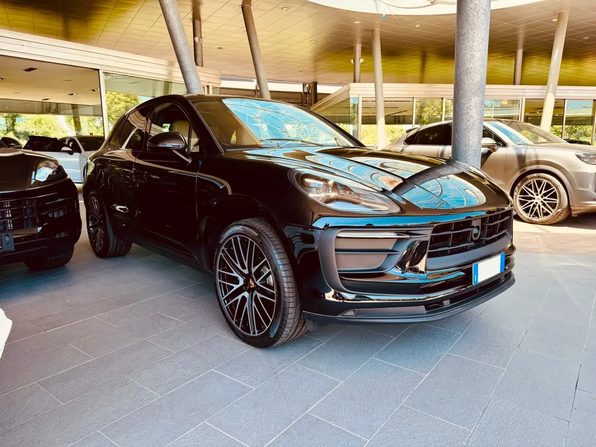 Porsche Macan 2024, exterior — St. Tropez Luxury Car, Saint-Tropez. Porsche Macan in Saint-Tropez The Porsche Macan 2024 is available to rent in Saint-Tropez…