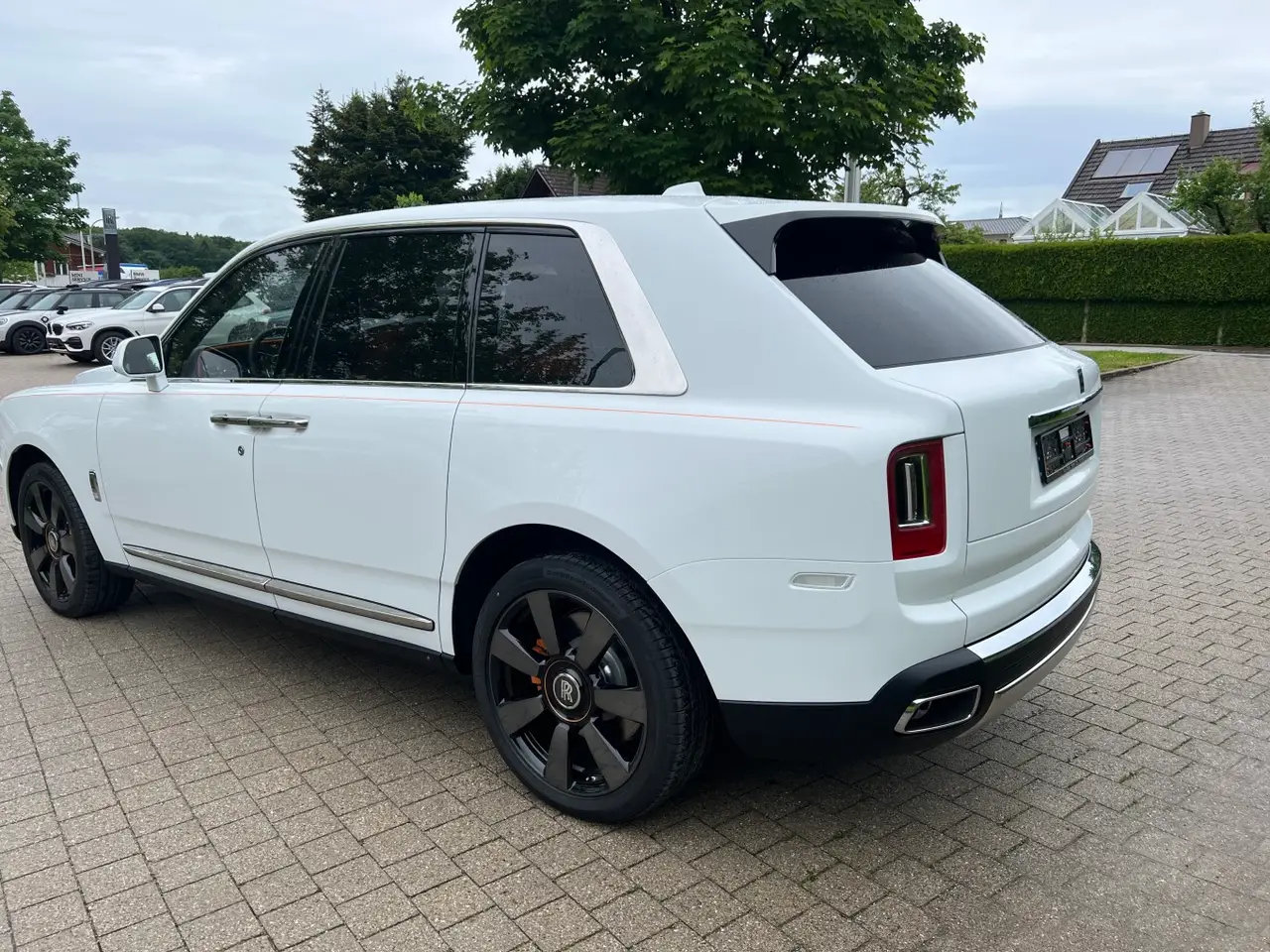 Rolls-Royce Cullinan 2022, side profile — St. Tropez Luxury Car, Saint-Tropez. Rolls-Royce Cullinan in Saint-Tropez The 2022 Rolls-Royce Cullinan is offered for rental…