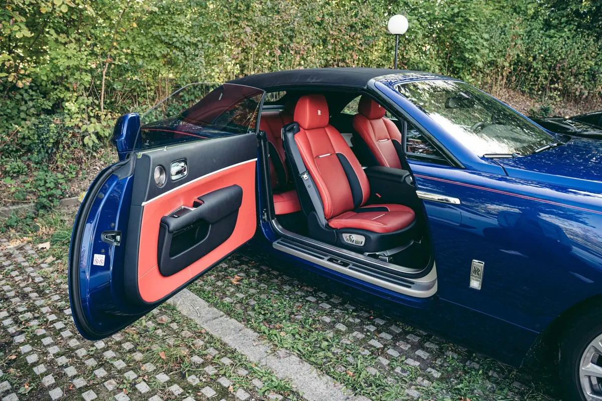 Rolls-Royce Dawn 2022, front view — St. Tropez Luxury Car, Saint-Tropez. Rolls-Royce Dawn in Saint-Tropez The Rolls-Royce Dawn 2022 is available to rent in…