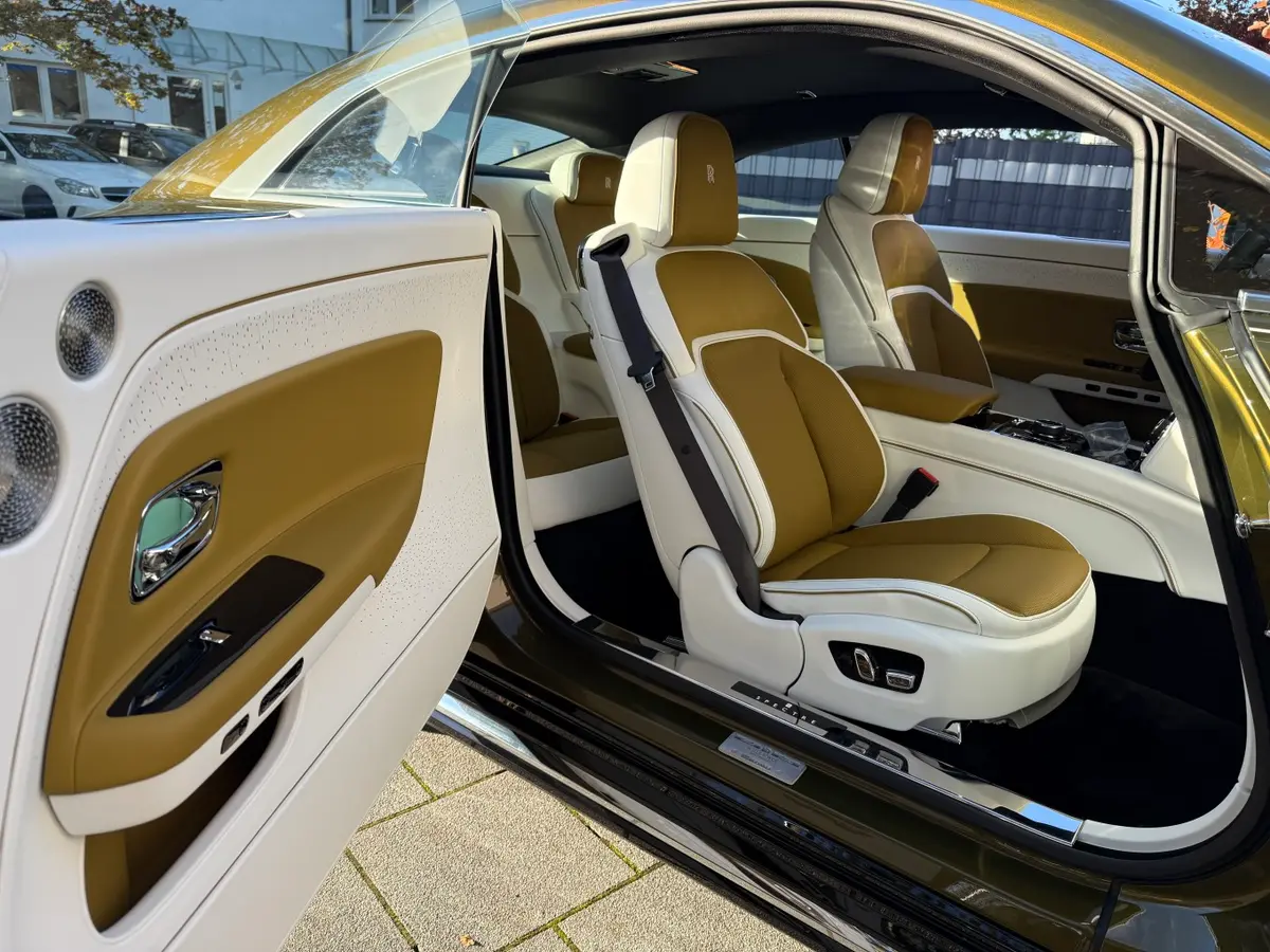 Rolls-Royce Spectre 2024, front view — St. Tropez Luxury Car, Saint-Tropez. Rolls-Royce Spectre in Saint-Tropez The 2024 Rolls-Royce Spectre is available for rental…