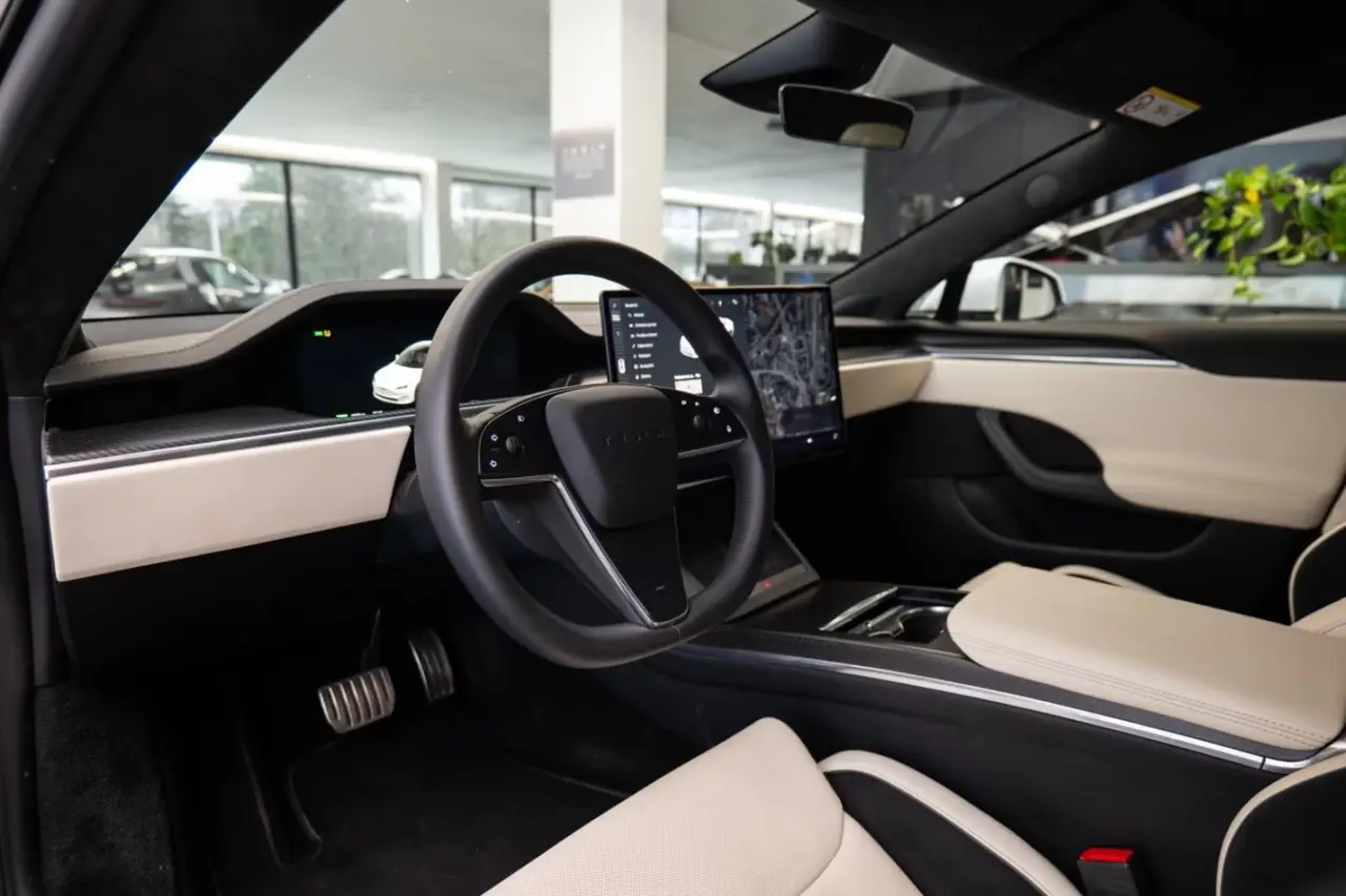 Tesla Model S Plaid 2025, front view — St. Tropez Luxury Car, Saint-Tropez. Tesla Model S Plaid in Saint-Tropez The Tesla Model S Plaid, a 2025 electric model rated…